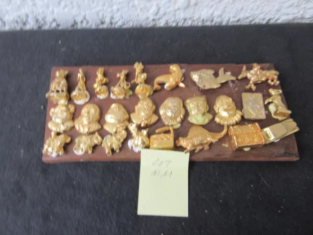Très beau lot de 25 fèves en métal doré à l'or fin (11)