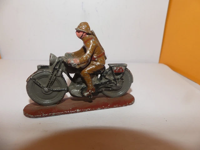 Figurine Quiralu Moto Rouge Avec Motard Militaire - Occasion Collection Vintage