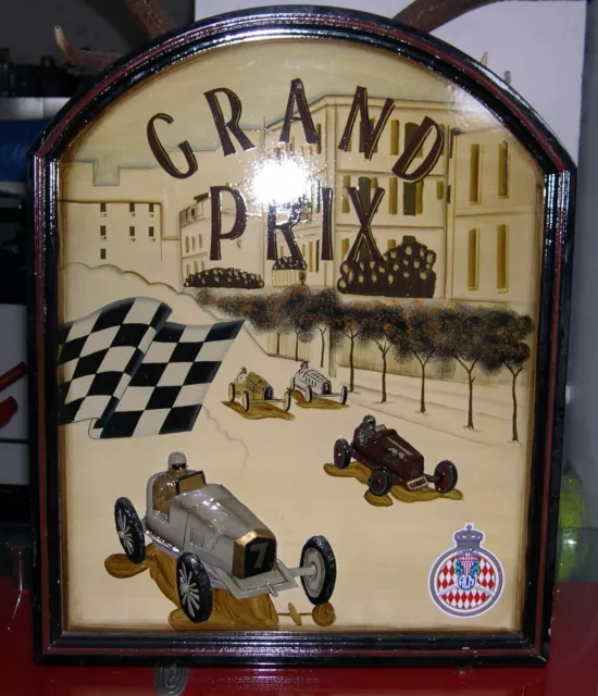 Tableau bois GRAND PRIX  (voitures en relief.)