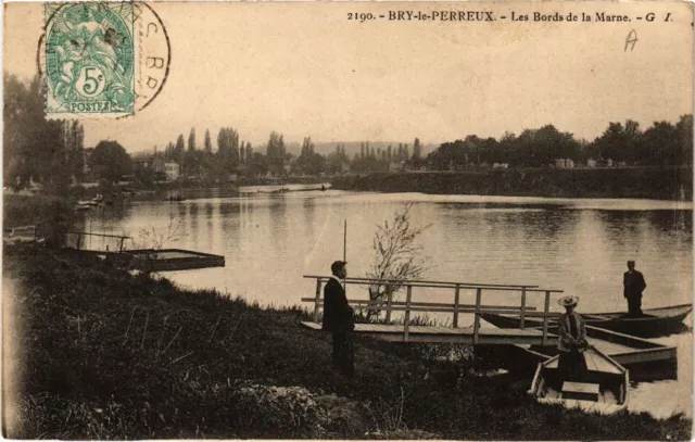 CPA BRY-le-PERREUX - Les Bords de la Marne (659725)