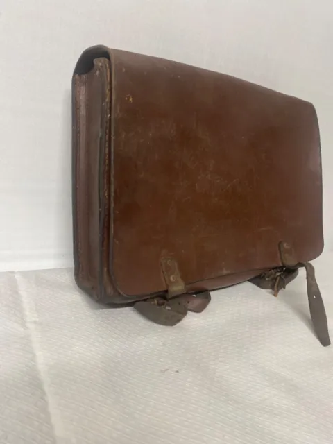 Ancienne sacoche ou cartable vintage en cuir 2