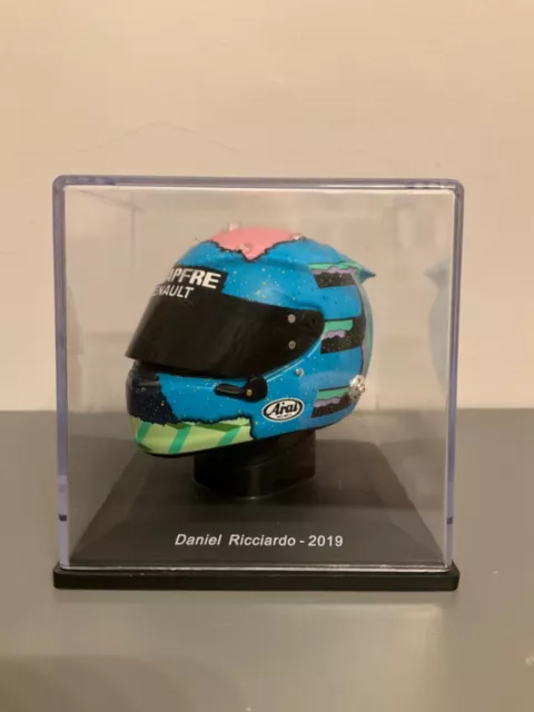 Daniel Ricciardo 2019 1:5 helmet Spark