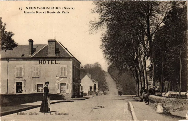 CPA NEUVY-sur-LOIRE - Grande Rue et Route de Paris (293134)
