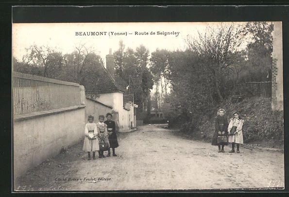 Carte Postale Ancienne Beaumont-les-Autels - La Gendarmerie - Originale