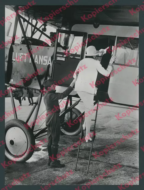 orig. Foto Lufthansa Luftjunge Fluggast Dame Fokker-Grulich F.II Tempelhof  1926