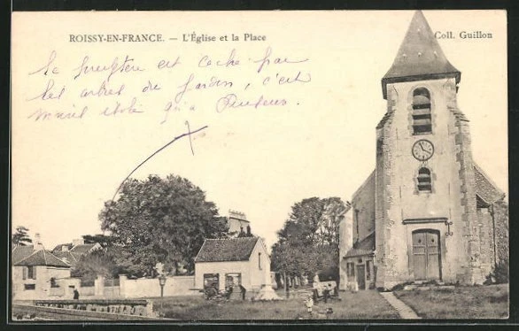 CPA Roissy-en-France, L´Eglise et la Place