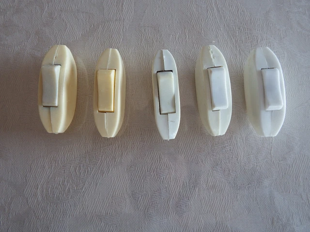 Lot de 5 Anciens Interrupteurs ( contrôlés)
