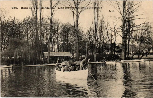 CPA PARIS 12th Bois de Vincennes Lac Daumesnil Le Passeur (1247904)