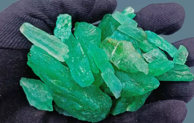 Natural Green Emerald Rough Lot Earth-Mined 1000 Ct Certified Color Enhanced DKP