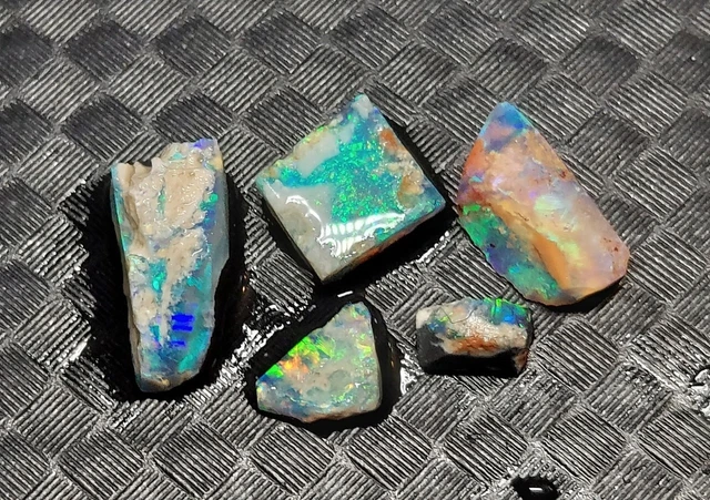 Pezzi misti in pietra preziosa opale naturale ruvida cresta fulminea 1,885 carati