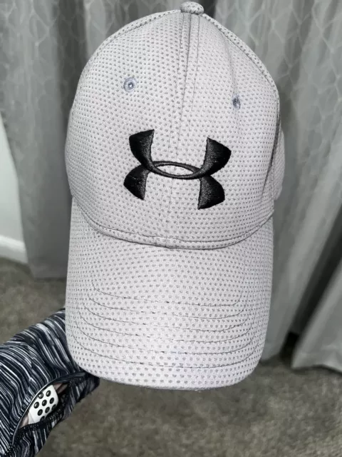 Under Armour Gris con Logotipo Negro UA en Sombrero Frontal Gorra Banda Elástica Talla LG/XL