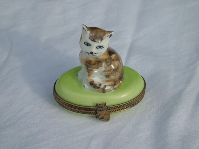 Pilulier œuf Fleuri En Porcelaine Peinte à La Main - Charnière Laiton - Vintage