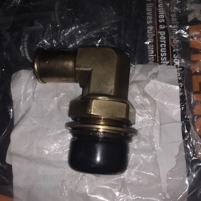 PETERBILT / KENWORTH Paccar Power Steering Pump 90 Degree Barb Elbow