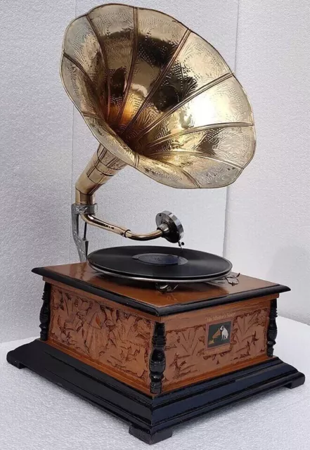 Reproducción de fonógrafo antiguo de colección HMV en funcionamiento regalo