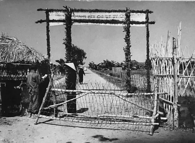 Foto vintage de archivio Vietnam, Barricadas Contra I Vietcong, Años 60 ,