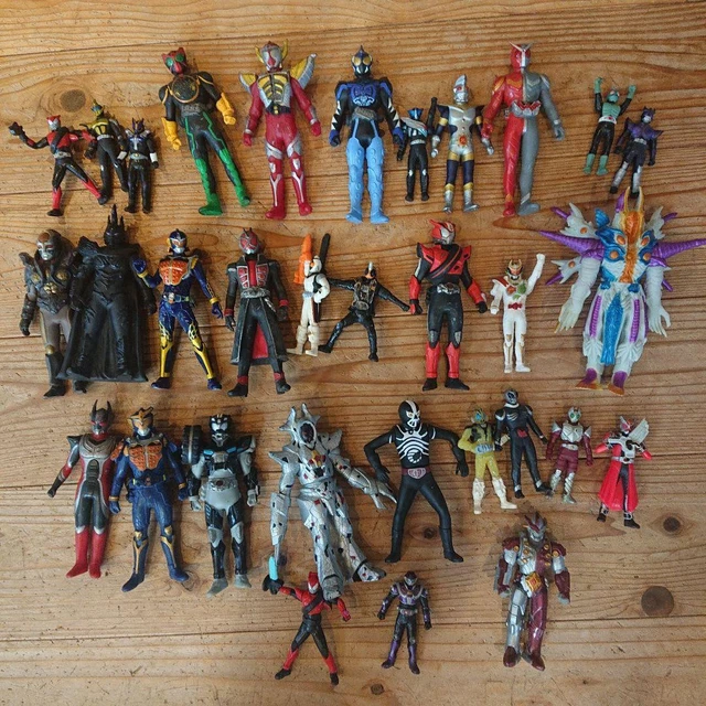 Lotto Dsty Rider LOTTO DI 32 personaggi anime Masked Rider Rider Rider Figure vendita ...