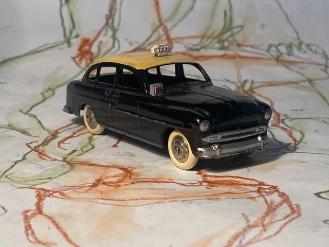Dinky Toys 24 Q Ford Vedette 1st type, original, bon état