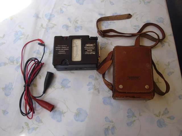 Vintage Megger Isolamento & Continuità Tester n. 1700804 con custodia in pelle