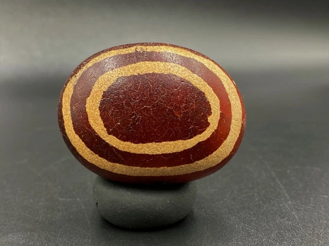 Himalayan magic or luk mik etch carnelian bead very rare