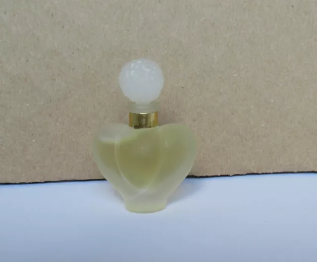 JOLIE MINIATURE ANCIENNE FAROUCHE de Nina RICCI  pleine  sans boite