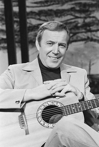 Irish Singer And Guitarist Val Doonican In London 1977 OLD PHOTO