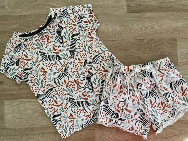Young Girl age 4 -5 Years Tu White Zebra Two Piece Shorts Outfit