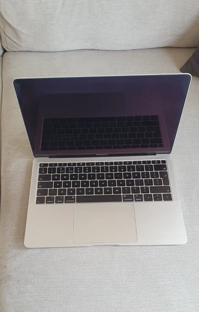 Apple MacBook Pro Retina 13.3" 2019 128GB SSD 8GB Ram 1.6GHz Core i5 Silver
