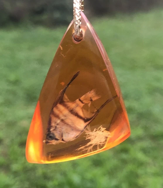 Collier pendentif poisson médaillon en cuivre