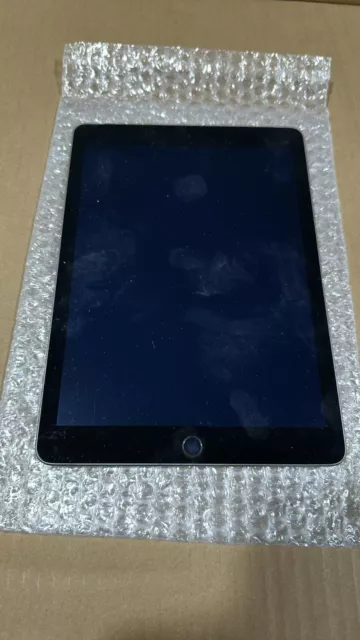 Apple iPad 9.7 (5e Génération) 128Go Wi-Fi - Gris Sidéral