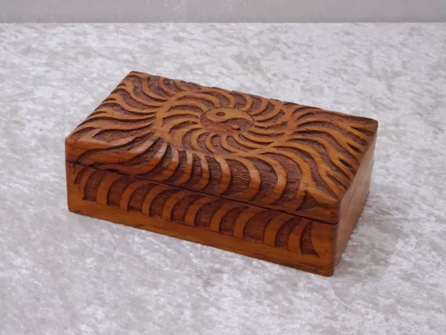 Aqjjdj - Wood Design Casket Little Box - Vintage - Handmade - Ying Yang