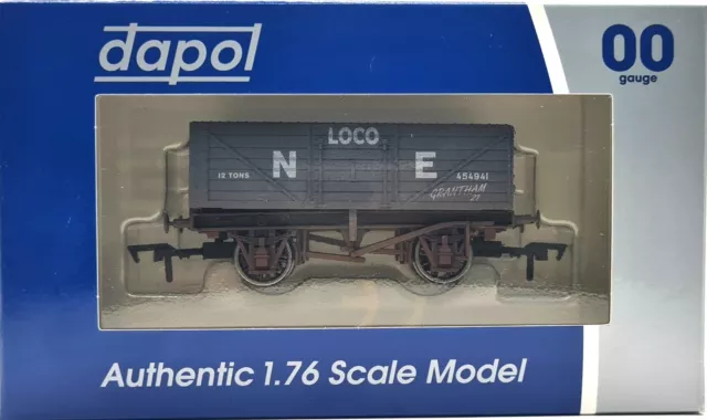 Dapol 4F-071-018 7 Plank Open Wagon NE Loco Grantham Livery - Factory Weathered