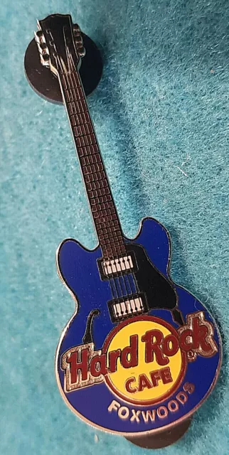 FOXWOODS BLUE 6 STRING CORE GIBSON GUITAR SERIES Hard Rock Cafe PIN