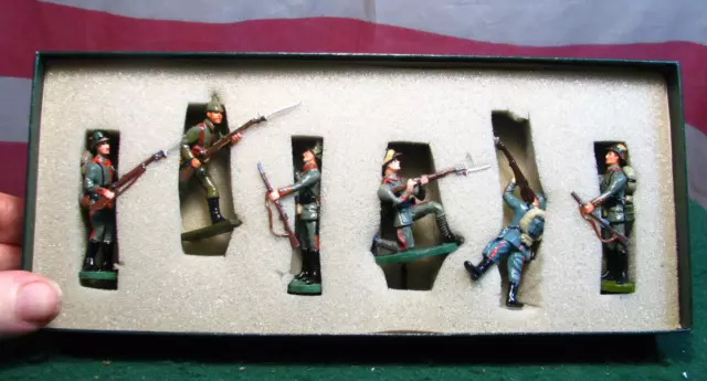 6 Metal WW1 German, Austrian or Austro-Hungarian Line Infantry Fusilier Set Box