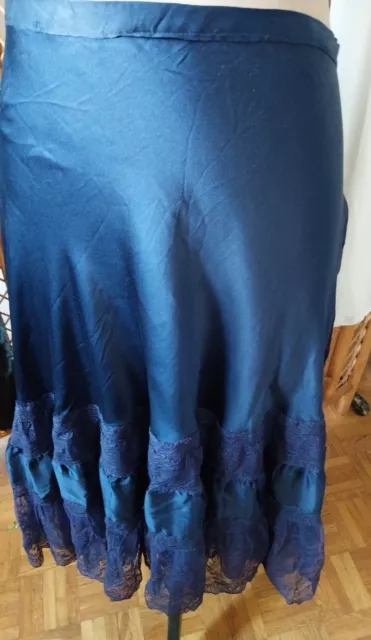 Jupon vintage en satin et dentelle bleu marine. Fait maison. Bel état général