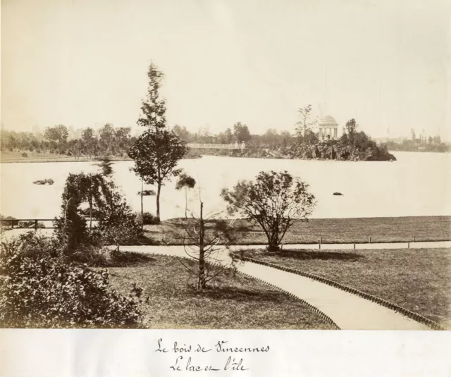 France, Le bois de Vincennes. Le lac et l&#039;île  Vintage albumen print.  Ti