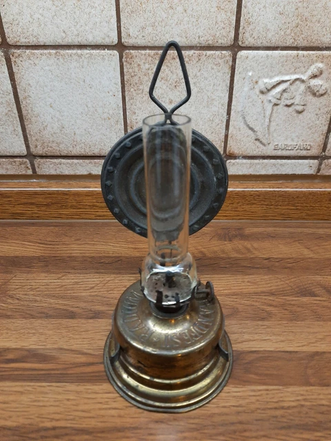 Antike Petroleumlampe mit Aufdruck "Handfest Radium Panzer" Auf dem Rädchen DRGM