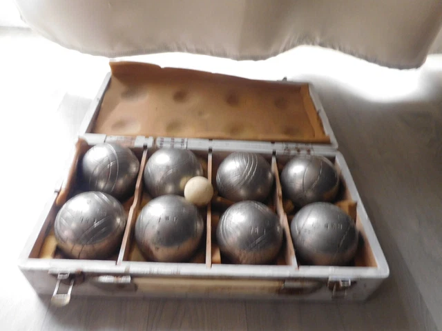 Superbe Lot De 8 Anciennes Boules De Pétanque Jb  !!!!