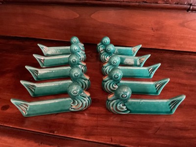 RARE LOT DE 12 PORTE-COUTEAUX EN FAIENCE HOMME ET FEMME-BRETONS?QUIMPER? 
