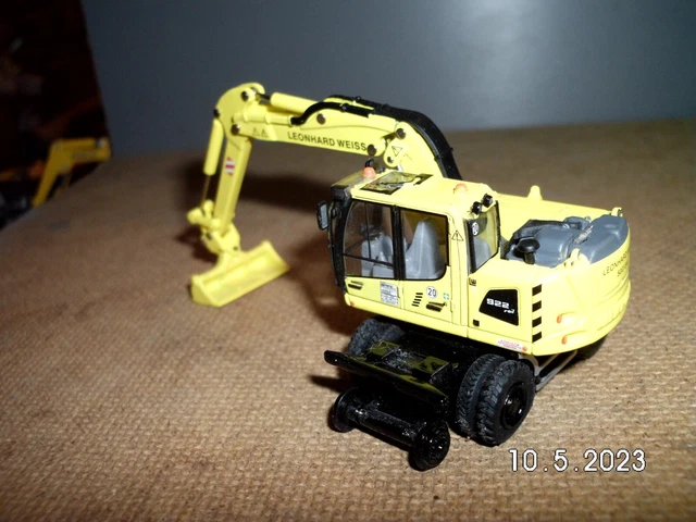 SCHUCO 12268704 Liebherr-Mobilbagger A 922 Rail SCHUCO