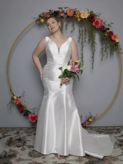 Satin Plus Size Wedding Dress Mermaid Sleeveless Elegant White Ivory Bridal Gown 2