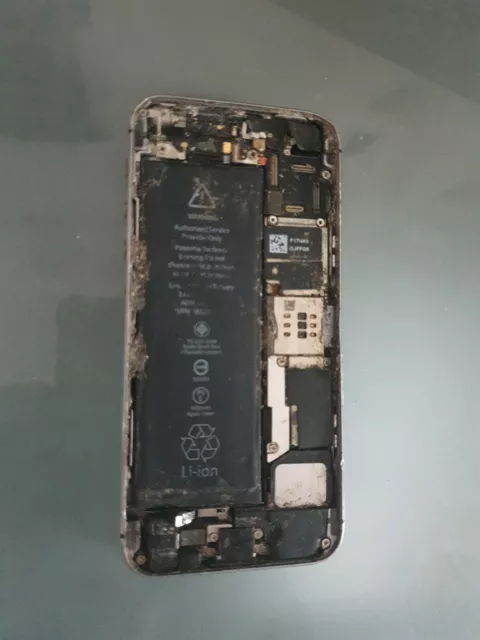 Apple iPhone 5s - für Teile - kann nicht getestet werden - kein Strom - ANGEBOT MACHEN!