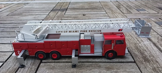 Conrad 5503 - Emergency One 4 x 2 Aerial Ladder Fire Truck 1:50 - Collection