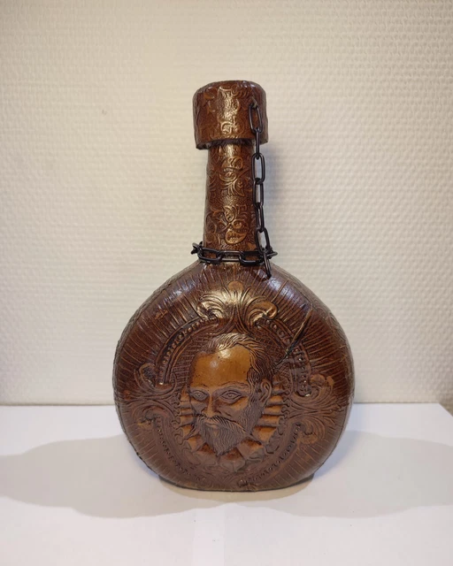 Bouteille en verre recouverte d'osier 1970 | Ma Cabane Vintage