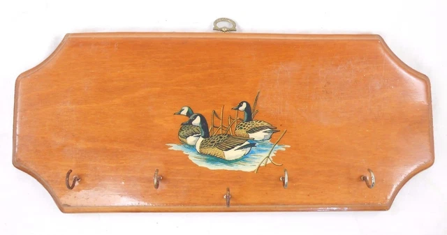 Vtg Retro Wooden 5 Cup Hooks Wall Rack w/Ducks Organizer Hats Camp Cottage Decor