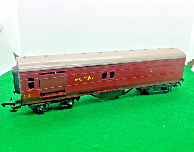 TRI-ANG HORNBY B.R. Operating Royal Mail Coach - 00 - Model Railway ...