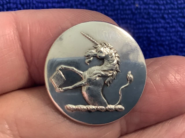PRATT ~ DEMI-UNICORN HOLDING A LOZENGE 25.5mm S-P LIVERY BUTTON FIRMIN 1884-1904