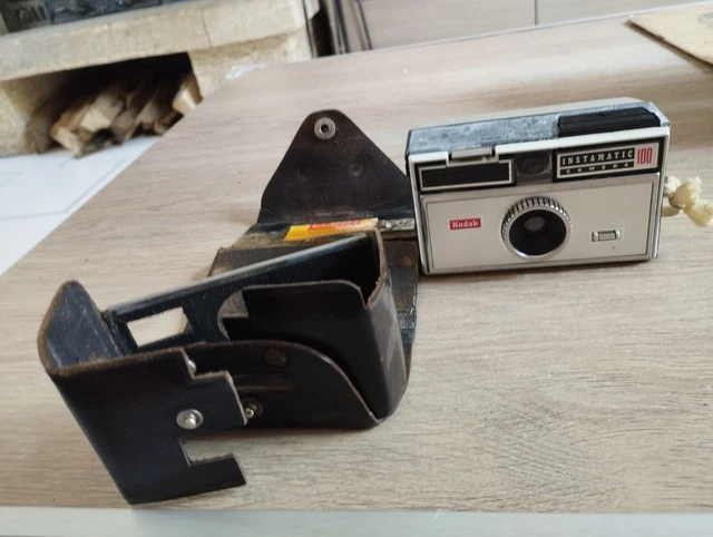 Appareil photo Kodak Instamatic 220 camera | BROC PAYS DE GEX