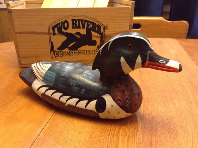 Two Rivers Decoy Company Advertising Crate plus 2 Decoys 5