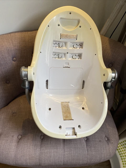 BLOOM FRESCO HIGHCHAIR white with red seat pad and straps 0.99