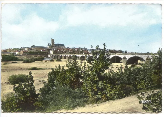 CP 58 NIEVRE - Nevers - Le pont sur la Loire et la Cathédrale